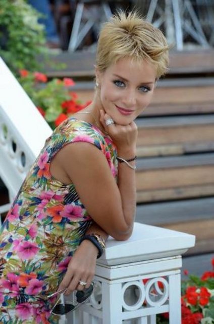 BADE İŞCİL SÜALP - Mayıs ayında Malkoç Süalp ile nikah masasına oturan Bade İşcil'in takipçi sayısı 87 bin 469.