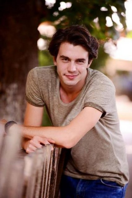 İSMAİL EGE ŞAŞMAZ - Güneşi Beklerken'in Barış'ı İsmail Ege Şaşmaz'ın 32 bin 225 takipçisi var.