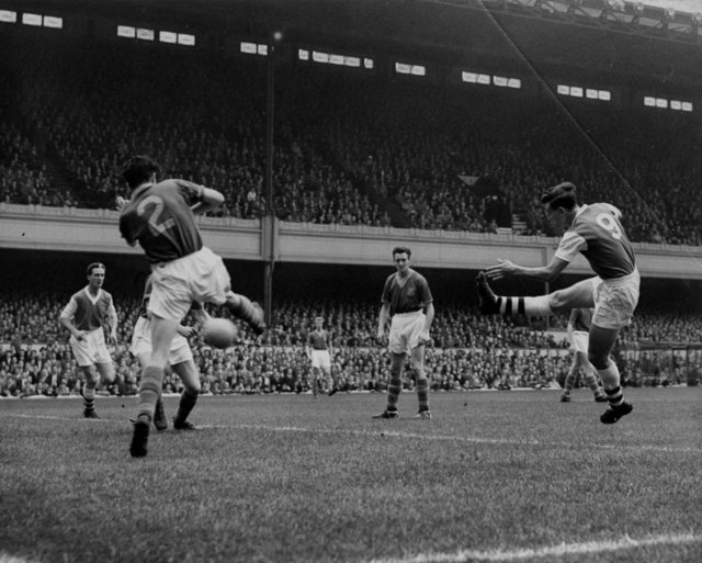 -1957'de Charlton Athletic, maçın tamamlanmasına 30 dakika kala 5-1 geride olduğu karşılaşmayı 7-6 kazandı...
