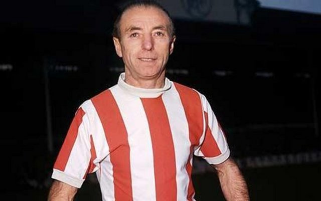 -Sir Stanley Matthews, 33 yıllık kariyerinde hiç kart görmedi...