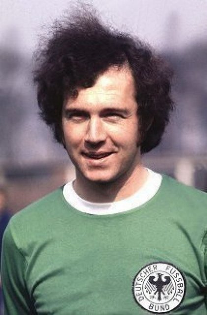 -Jübile maçında kendi kalesine gol atan tek futbolcu Franz Beckenbauer...