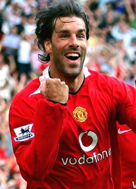 -Van Nistelrooy'un kendisi gibi furbolcu olan dedesi rakibini yumruklamaktan 15 maç ceza almış...