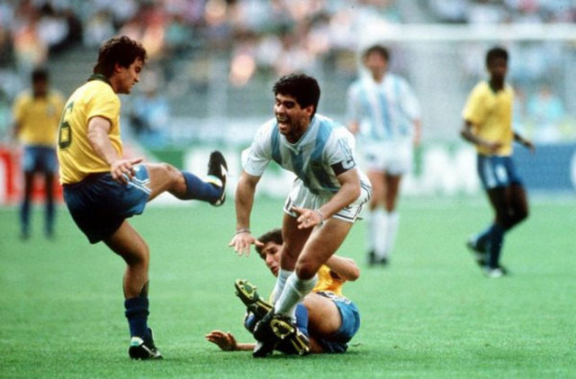 -1986 ve 1990 Dünya Kupası'nda, Arjantin Milli Takımı futbolcularının tavuk yemesi 'uğursuzluk getiriyor' gerekçesiyle yasakladı...