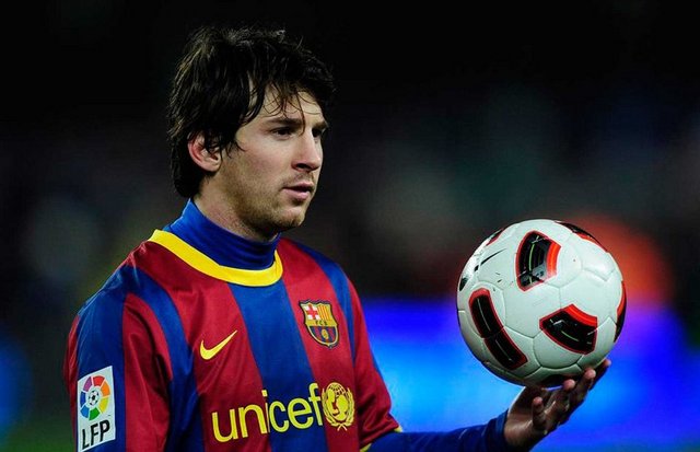 -İspanyol basını geçen yıl Barcelona'nın süperyıldızı Lionel Messi'nin maçtan sonra jelibon yediğini ifade etmiş ve Arjantinli yıldız da bir röportajında jelibona olan tutkusundan bahsetmişti...