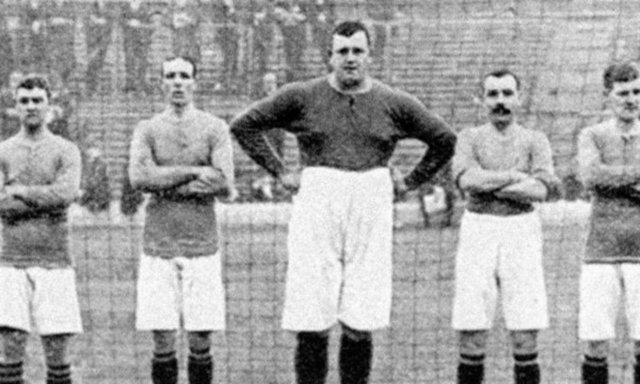 -İngiltere'de bir dönem kalecilik yapan Willie Hanry Foulke tam 141 kiloydu...