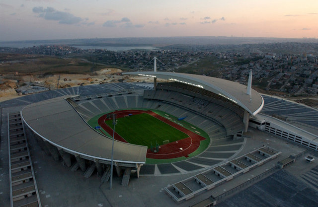 -Atatürk Olimpiyat Stadı, İstanbul BŞB.- Gençlerbirliği maçıyla 'En az seyirciyle oynayan 5. dev stat' oldu. 81 bin kapasiteli statta 9 Aralık'ta oynanan maçı sadece 50 kişi izledi...