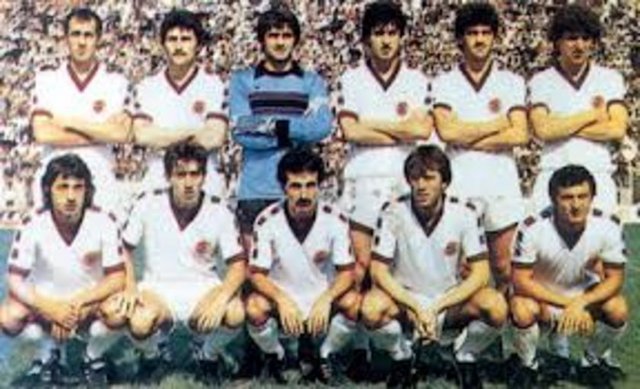 -Trabzonspor, 1979-80 sezonunda 30 maçta kaydettiği 25 golle(0.833 gol ortalaması) 'Dünyanın en negatif şampiyonu' unvanını elde etti...