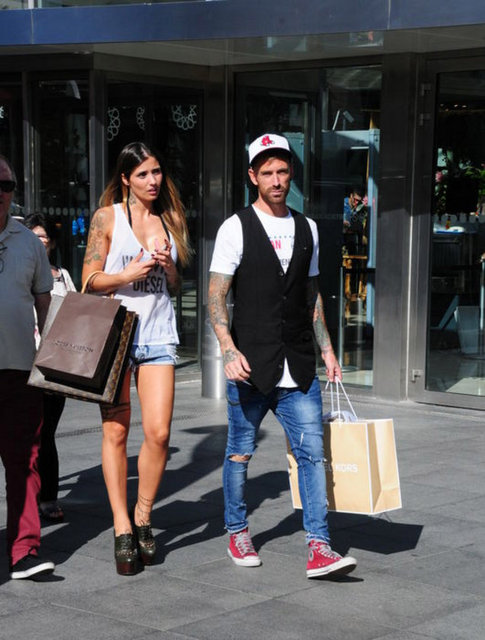 UĞUR SOYSAL / HT MAGAZİN -  - Fenerbahçe'nin Portekizli yıldızı Raul Meireles ile eşi Ivone önceki gün İstinye Park'ta alışveriş yaptı.