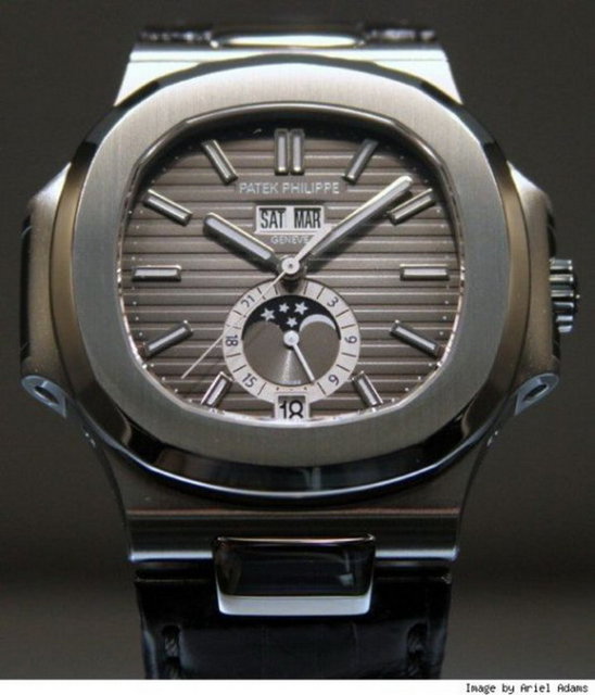 14. 5726: 40 bin $ Gün, ay ve ayışığı göstergesi. Çelik. 120 metre derine dayanıklı. Safir kristal cam. Timsah derisi kayış.