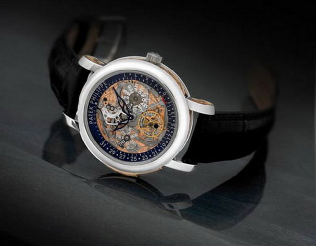 12. 5104P: 576 bin $ Platin, önde ve arkada safir kristal camlı. 515 parçası var. Altın sarısı.