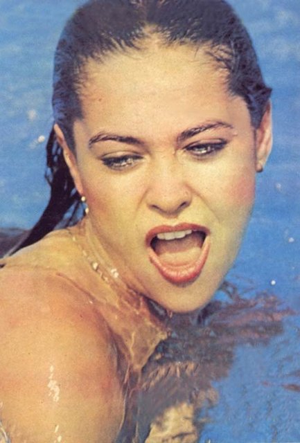 Avşar, 1986 yılında Hakan Balamir'le "Üç Halka 25"te başrolü paylaştı