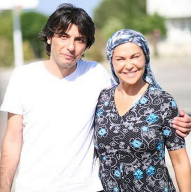 Avşar, daha önce kısa filmleriyle ödül almış olan genç yönetmen Hüseyin Eken'in son kısa filmi 'Ana' da rol alarak geleceğin sinemasına destek verdi. -