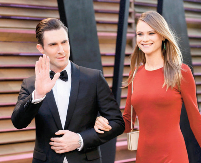 MAROON 5 grubunun solisti Adam Levine ile Victoria's Secret modeli nişanlısı Behati Prinsloo, Meksika'da sade bir törenle dünya evine girdi.