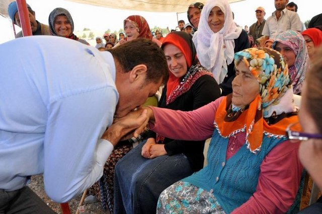 İşte sarıgülün gezdiği iller ve İstanbul'daki nüfusları; - Sivas: 709.517