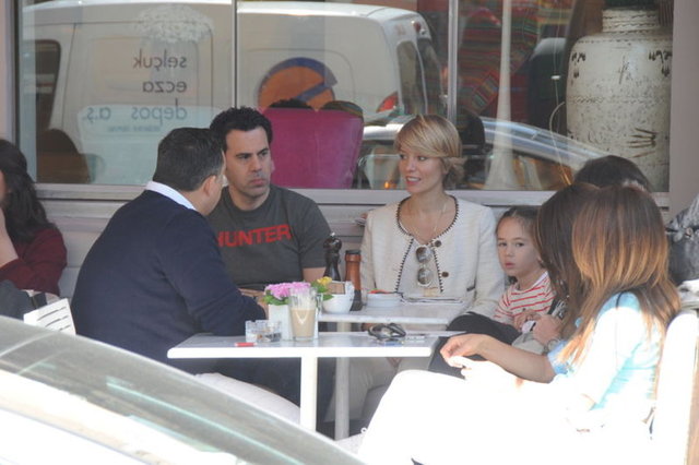 Aile Mahkemesi, Malkoç Süalp'in 'öfke kontrolü, stresle başa çıkma, şiddeti önlemeye yönelik farkındalık sağlayarak tutum ve davranış değiştirmeyi hedefleyen eğitim ve rehabilitasyon programlarına katılmasına' da karar verdi.