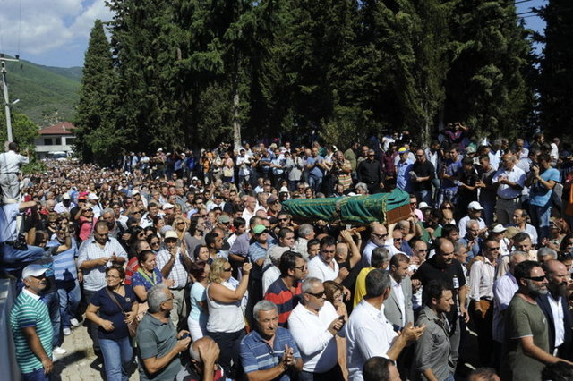 Namaz kılınmadığının hatırlatılması üzerine naaş mezardan çıkarıldı. -  - RAMİZ DAYI'NIN UNUTULMAYAN SÖZLERİ