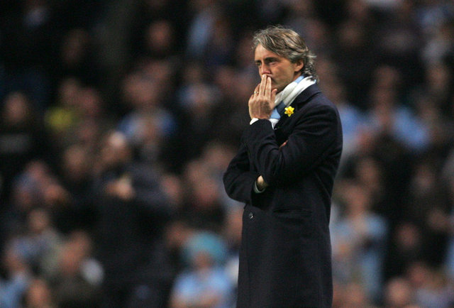 -  - 2001-2002 yılları arasında takımın başında bulunduğu sırada, Fiorentina, mali sorunlarla boğuşuyordu.