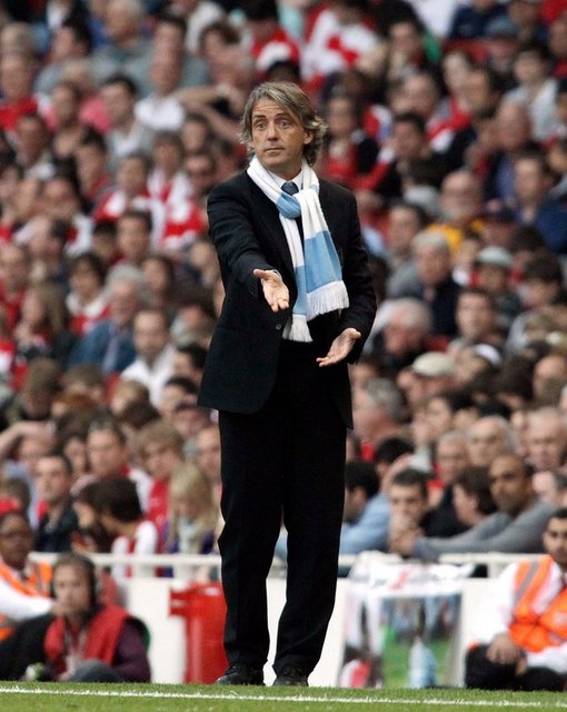 Bu arada İtalyan teknik adam, daha öncede 2000-2001 yılında Fiorentina teknik direktörlük görevinden ayrılan Fatih Terim'in yerine gelmişti.