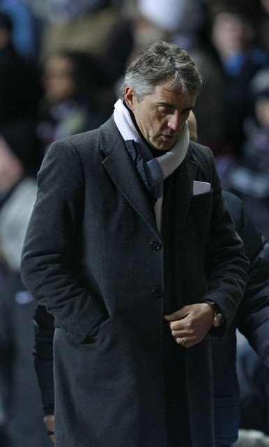 Lazio'da 2002 yılında teknik direktörlüğüne getirilen Mancini takımına İtalya Kupası'nı kazandırdı.