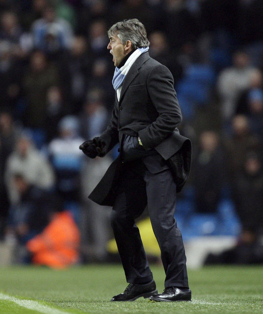 TEKNİK DİREKTÖRLÜK KARİYERİ   - Sampdoria'nın ardından Lazio'ya geçen Mancini, burada Sven-Goran Eriksson'ın yardımcısı olarak da görev yaptı.