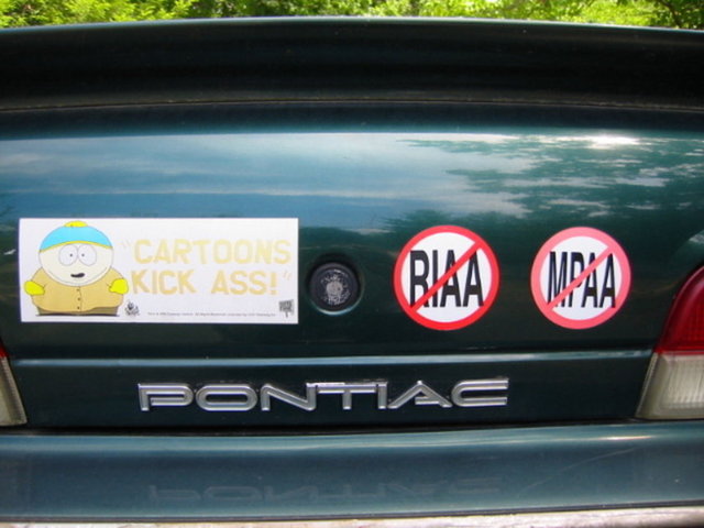 Arabanızı ilk bakışta farklı kılacak sticker'lar yapıştırın!