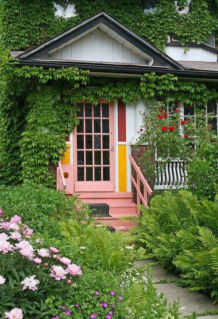 Kapı önünü ve bitkilerinizi taze tutun.