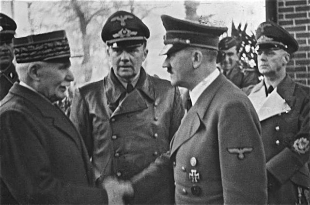 Hitler'i bağışladığı için bir anlamda bilemeden İkinci Dünya Savaşı'na da neden olan er Henry Tandy 1977 yılında yaşamını yitirdi. Tandy, İngiltere'de Marcoing askeri mezarlığına defnedildi.