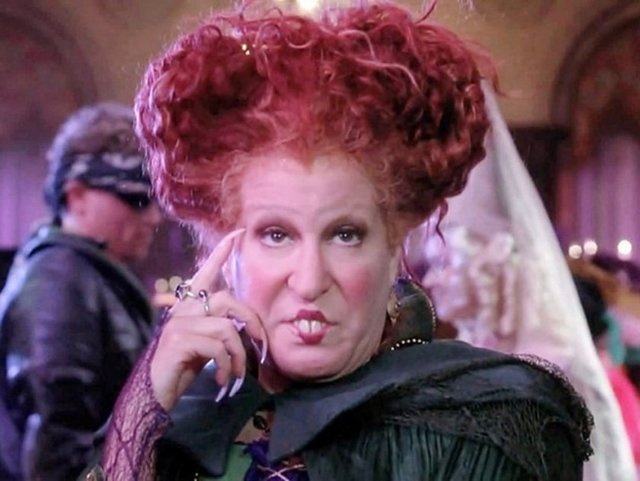 1993'de çekilen 'Hocus Pocus' filmindeki cadı Winifred rolüyle Bette Midler