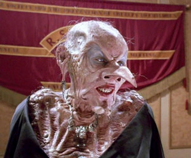 1990'da çekilen Cadılar filminde baş cadı rolüyle Anjelica Huston -