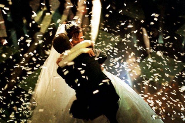 7. Birlikte gülün.