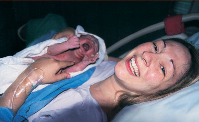 Sürekli bir maratonun içinde gibi hissedeceksiniz. Acı hiç bitmeyecek gibi gelecek. Doğum sırasında çok yorulacaksınız. -