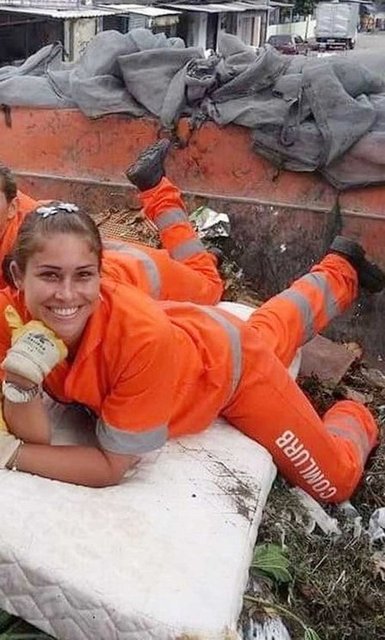 Brezilya'da yayınlanan günlü Extra gazetesinde yer alan röportajı sonrasında Facebook sayfasının takipçilerinde patlama yaşadığını belirten genç ve güzel  çöpçü "Beni en çok sevindiren, modellik yapmam için gelen teklifler"