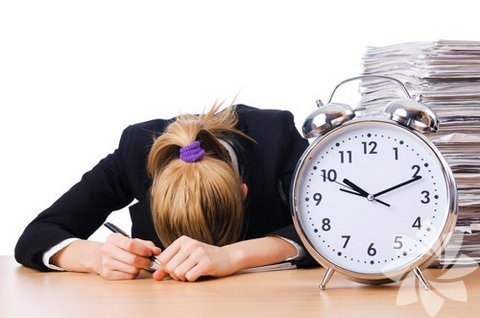 İşe geç kalmak ya da işi zamanında bitirememek: İşe geç kalıyor ya da elinizdeki işi vaktinde bitiremiyorsunuz. Rüya uzmanı Lauri Quinn Lowenberg bu rüyayı şöyle yorumluyor: Kariyerinizle ilgili olumlu sonuçlar doğuracak ve arzuladığınız bir fırsatı kaçırdığınızı hissediyorsunuz.