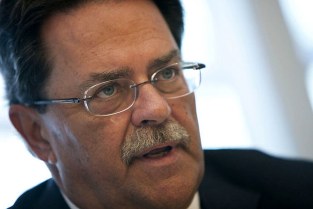 Michael J. Ward    - CSX CEO  - EMEKLİ MAAŞI: 208,688 dolar -