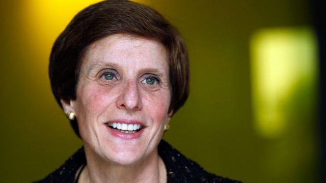 Irene Rosenfeld    - Mondelez CEO  - EMEKLİ MAAŞI: 296,767 dolar