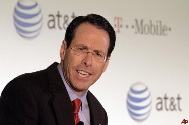 Randall Stephenson  - AT&T  CEO - EMEKLİ MAAŞI: 393,309 dolar
