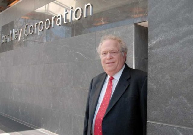 Steven J. Bresky    - Seaboard CEO   - EMEKLİ MAAŞI: 217,589 dolar -