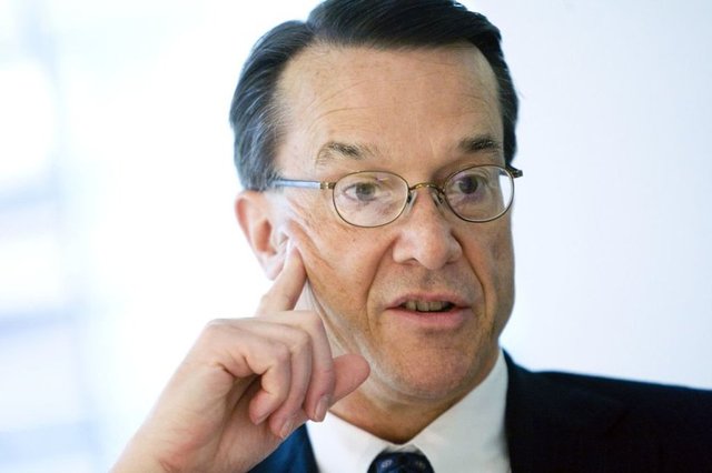 Theodore F. Craver,  - Jr.   - Edison International CEO  - EMEKLİ MAAŞI: 237,857 dolar