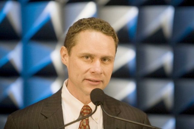 Wesley G. Bush    - Northrop Grumman CEO  - EMEKLİ MAAŞI: 240,246 dolar