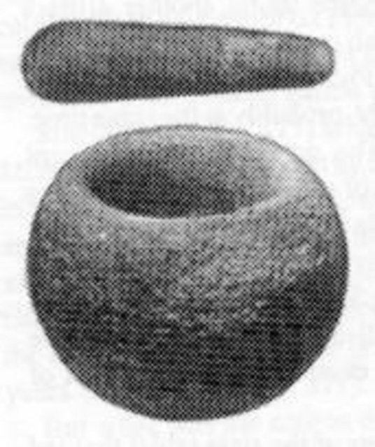 1877 yılında Montezuma tünel şirketinin bir tünel çalışması sırasında 50 milyon yıl eski olan bir lav akıntısının içinde bir tokmak ile bir kap bulundu.(Table dağı - California) Tokmak yaklaşık 30 cm uzunluğunda ve kap ise 10 cm çapında. Bu buluntudan şu sonuç çıkıyor: 50 milyon yıl önce yanardağdan fışkıran lavlar sel olup akarken bu tokmak ile kap oradaydı ve ikisi de lavın içinde gömülü kaldılar. 50 milyon yıl önce!