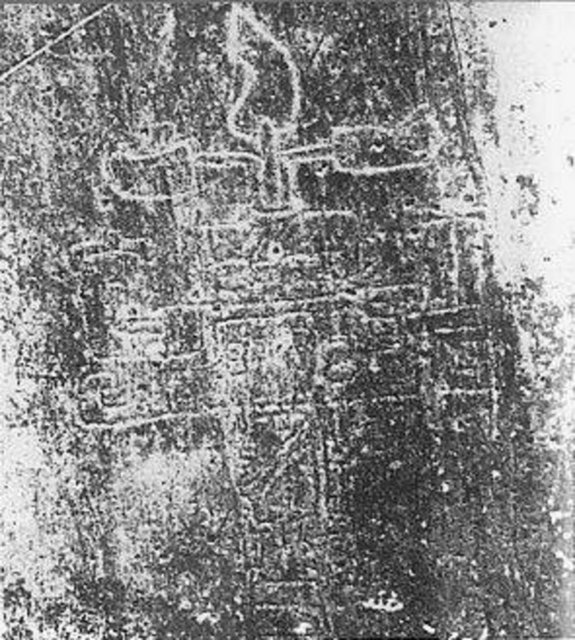 Yukarıda Alban Dağına kazınmış pervaneli bir uçağı hatırlatan eski devirlere ait bir resim görüyorsunuz. Olmek topluluğunun inanılmaz ve çözümlenemeyen örneklerinden birisidir.