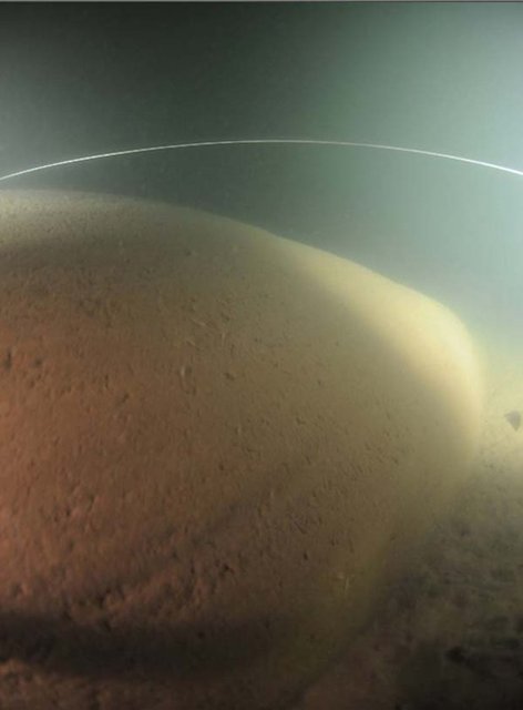 - Baltık denizindeki UFO - Baltık Denizi tabanında bulunan esrarengiz cisim, araştırmacıları şaşırtıyor. Baltık'ta dalış yapan İsveçli keşif ekibi, 1000 fit derinlikte denizin dibinde tanımlanamayan bir yapının olduğunu keşfetti. -