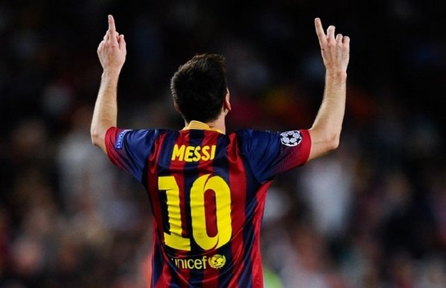 1- Messi, Ronaldo'dan daha fazla gol atıyor. 2009/2010 sezonundan bu yana Messi, Barça için 244 gol attı. Ronaldo ise 212'de kaldı.