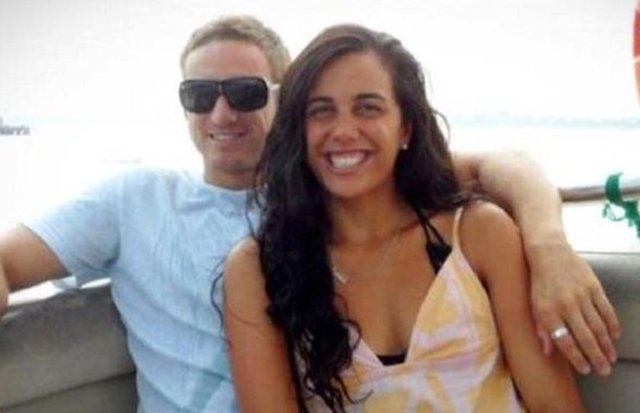 Pitt verdiği röportajda duygularını şöyle dile getirdi. "Kendimi aşkla alt üst olmuş hissediyorum. Michael benim hayat arkadaşım.