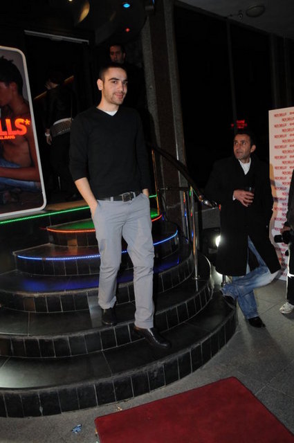 Özel hayatı hakkında sorulan sorulara, ''Hayatımda her şey yolunda'' derken, sevgilisi olup olmadığını söylemekten kaçındı.