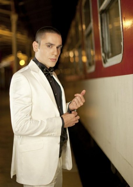 - Doğulu, 'İlgiden sıkıldığınız oluyor mu?' sorusu üzerine ''Sıkılmayacağım bir şey varsa, o da halkın ilgisi, sevgisi ve saygısıdır. Böyle bir şeyden kim sıkılır ki?'' diye cevap verdi.