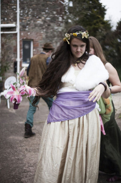 "Kendimi onurlandırmak istedim" diyen Gelder, İzlandalı sanatçı Björk'ün 'Isobel' isimli şarkısından çok etkilendiğini ifade etti.