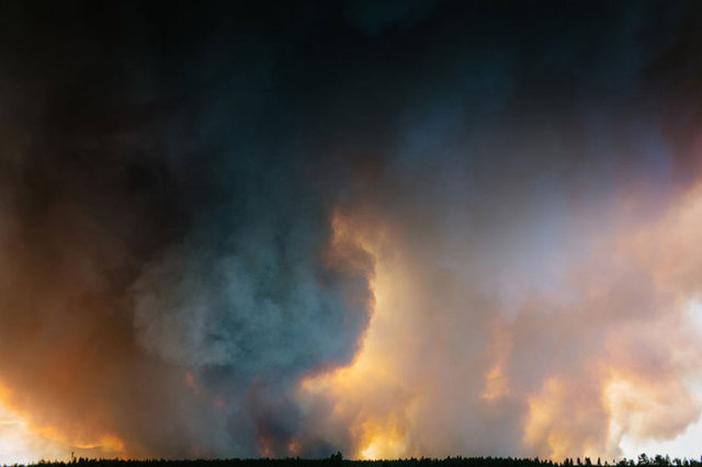 Düğünde bulunan fotoğrafçı felaketi muhteşem bir görüntüyle taçlandırdı.