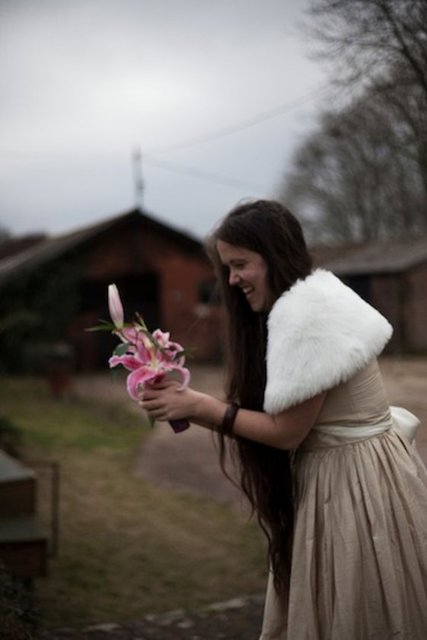 Bunun üzerine 'kendi farkındalığını' keşfeden genç kadın, geçen yıl kasım ayında Londra'daki bir parkta bank üzerinde otururken kendi kendine evlenme teklif etti.