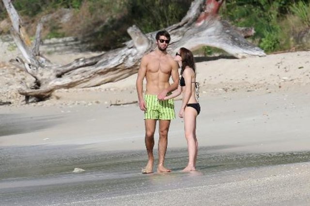 Henüz geçen hafta basına yansıyan ilişkinin fotoğraflarla desteklenmesi uzun sürmedi.